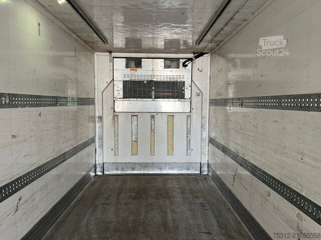 Chladený náves Schwarzmueller SPA 3/E  Carrier Vector 1950MT Bi-Temp. Liftachse