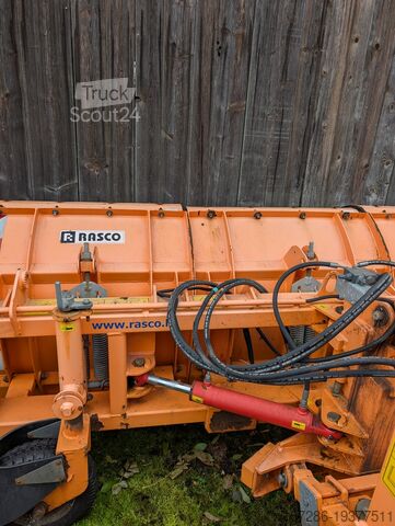 Savivartis sunkvežimis Unimog U 400