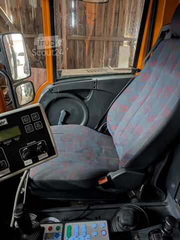 Savivartis sunkvežimis Unimog U 400
