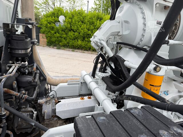 Miešačka betónu na podvozku Iveco TRAKKER 500