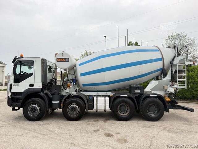 Miešačka betónu na podvozku Iveco TRAKKER 500