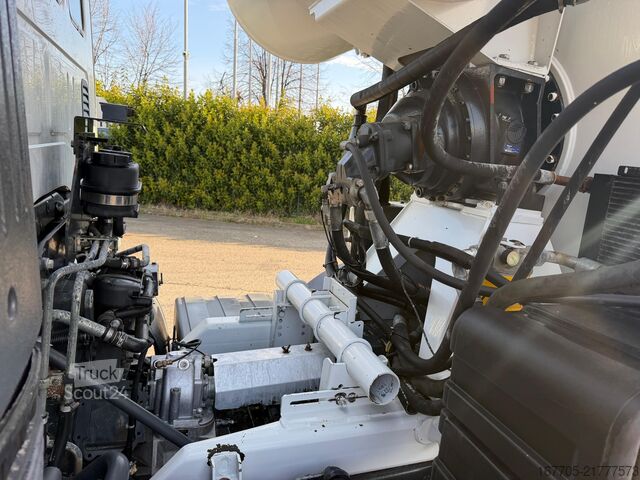 Miešačka betónu na podvozku Iveco TRAKKER 500