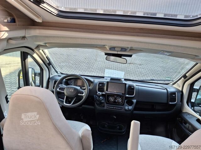 Puoliksi integroitu matkailuauto CARADO V 337 pro+, safety acc, multimedia