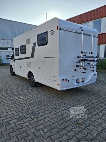 Puoliksi integroitu matkailuauto CARADO T 338s