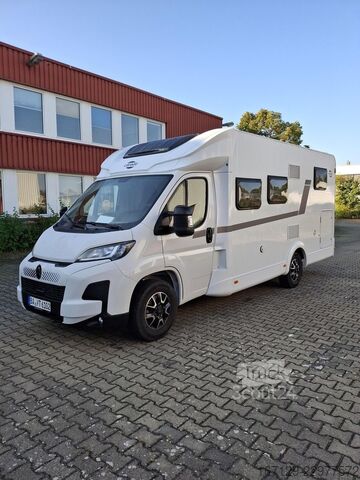 Puoliksi integroitu matkailuauto CARADO T 338s