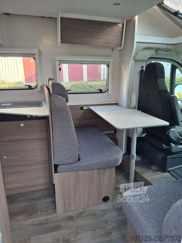 Puoliksi integroitu matkailuauto CARADO T 338s