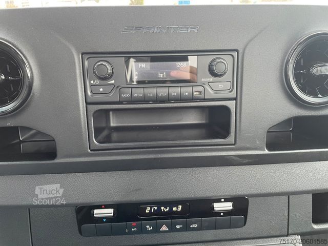 Transporter mit Pritsche & Plane MERCEDES-BENZ Sprinter 317 CDI 9G 3665 Klima