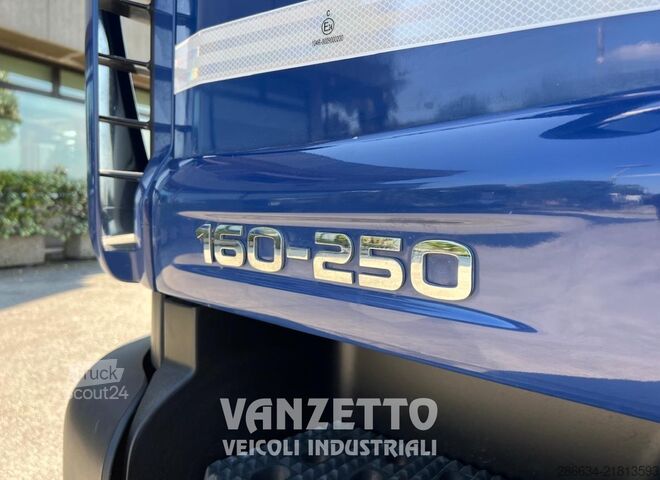 Camion avec caisse et hayon élévateur hydraulique IVECO EUROCARGO 160E25