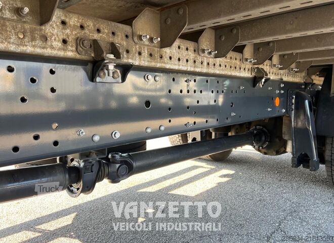 Camion avec caisse et hayon élévateur hydraulique IVECO EUROCARGO 160E25
