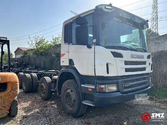 الهيكل مع كابينة السائق Scania P 420 8x4 lames steel big axles