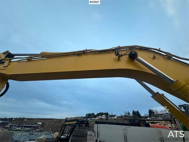 Telakaivukone Komatsu PC240LC-8 Crawler Excavator w/ Digger Bucket.