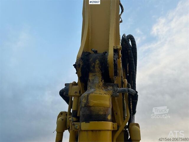 Telakaivukone Komatsu PC240LC-8 Crawler Excavator w/ Digger Bucket.