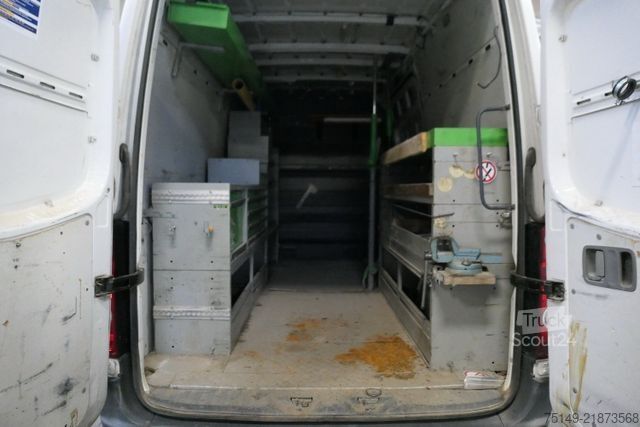 Varebil VOLKSWAGEN Crafter 4x2, Werkstatt, AHK, 3. Sitz, Kamera
