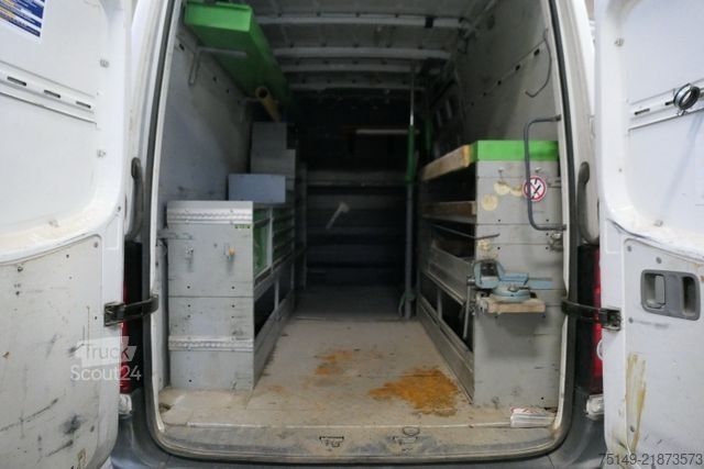 Furgoneta de caja alta VOLKSWAGEN Crafter 4x2, Werkstatt, AHK, 3. Sitz, Kamera