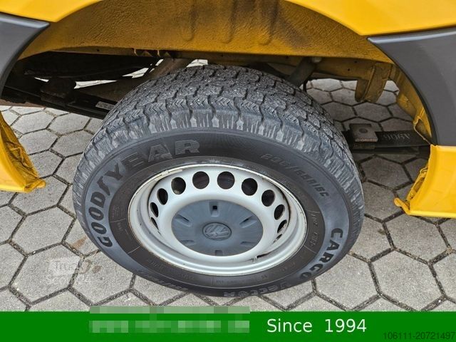 Minibus VOLKSWAGEN Crafter Kombi 35 mittel L2H1 Fensterbus Ahk.3,5t