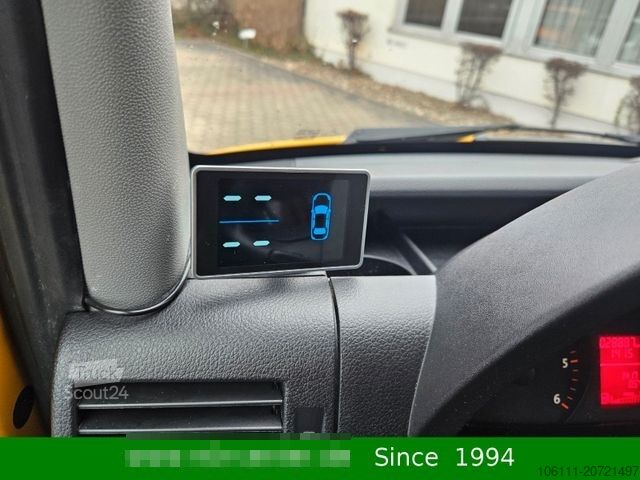 Minibus VOLKSWAGEN Crafter Kombi 35 mittel L2H1 Fensterbus Ahk.3,5t