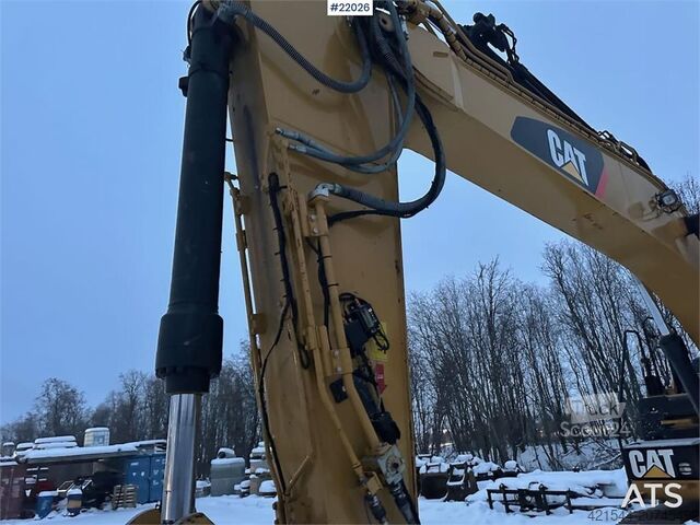 Paletli ekskavatör CAT 324E excavator with/ GPS and grading bucket. WATCH