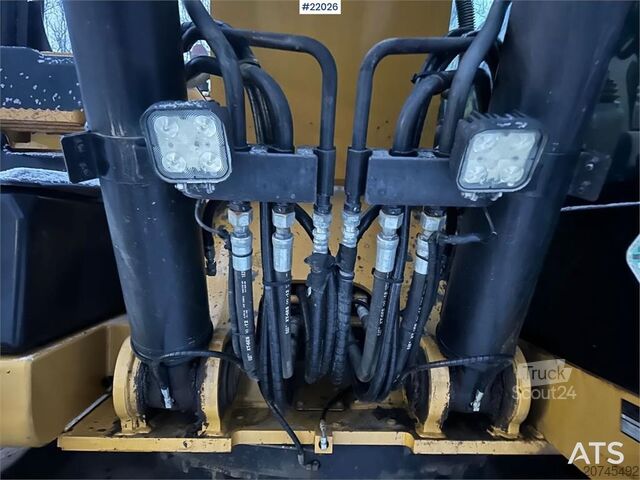 Paletli ekskavatör CAT 324E excavator with/ GPS and grading bucket. WATCH