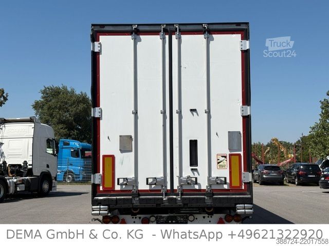 Hladilna polprikolica SCHMITZ CARGOBULL SCBS3B*Rohrbahnen*Meet Fleisch*Schmitz-Achsen*