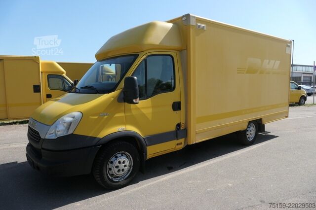 Vrachtwagen met bakwagen iveco Daily 35 S11 C30C AUTOMATIK KAMERA Regale LUFT DURCHGANG EURO-5 CoC