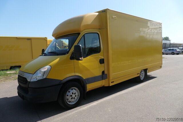 Vrachtwagen met bakwagen iveco Daily 35 S11 C30C AUTOMATIK KAMERA Regale LUFT DURCHGANG EURO-5 CoC