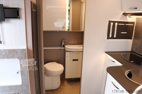 Ημιενσωματωμένο αυτοκινούμενο τροχόσπιτο Bürstner Lyseo TD 594