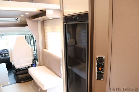 Ημιενσωματωμένο αυτοκινούμενο τροχόσπιτο Bürstner Lyseo TD 594