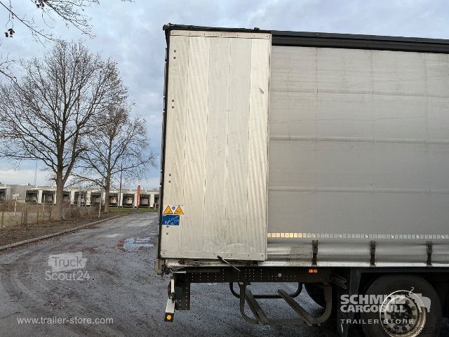 Open semitrailer with tarp Schmitz Cargobull Curtainsider Standard Faltwandtür rechts