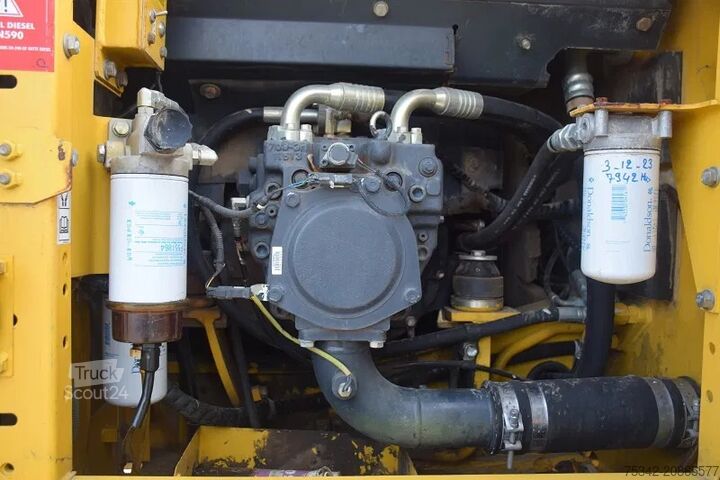 Rupsgraafmachine Komatsu PC160 LC8