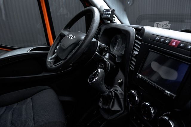 Fourgon tôlé IVECO 50C18 3.0L | Bakwagen met laadklep | Climatic |