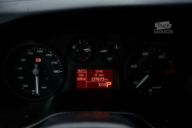 Fourgon tôlé IVECO 50C18 3.0L | Bakwagen met laadklep | Climatic |