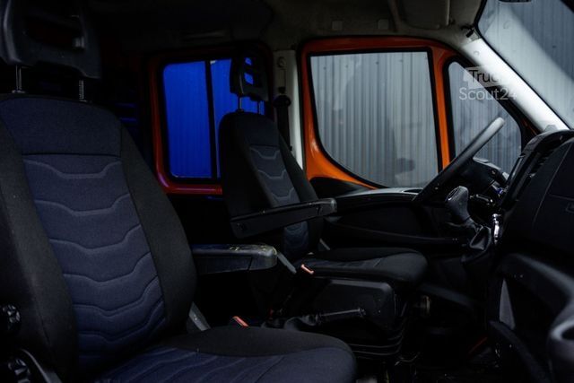 Fourgon tôlé IVECO 50C18 3.0L | Bakwagen met laadklep | Climatic |