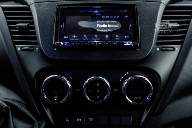 Fourgon tôlé IVECO 50C18 3.0L | Bakwagen met laadklep | Climatic |