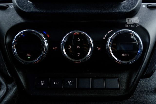 Fourgon tôlé IVECO 50C18 3.0L | Bakwagen met laadklep | Climatic |