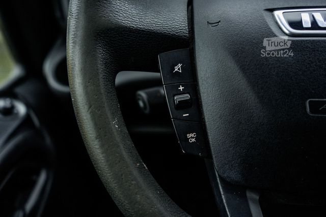 Fourgon tôlé IVECO 50C18 3.0L | Bakwagen met laadklep | Climatic |