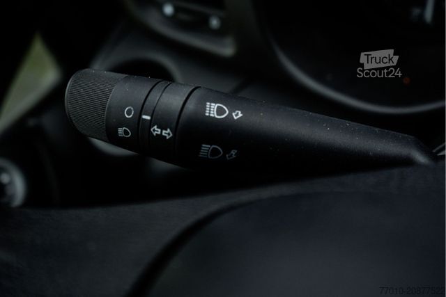 Fourgon tôlé IVECO 50C18 3.0L | Bakwagen met laadklep | Climatic |