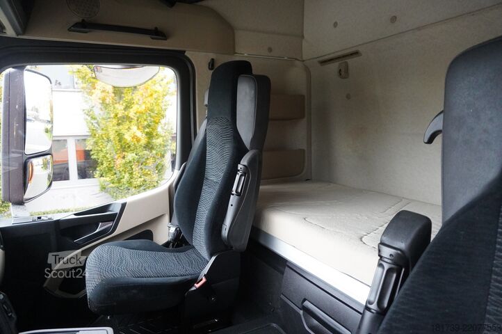 Brezents Mercedes-Benz Actros 2545 6×2 MP5 / FULL ADR / Curtain