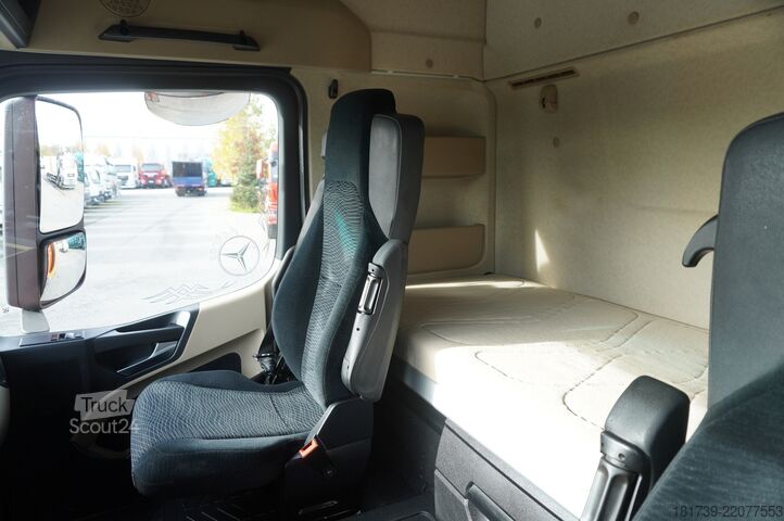 Brezents Mercedes-Benz Actros 2545 6×2 MP5 / FULL ADR / Curtain