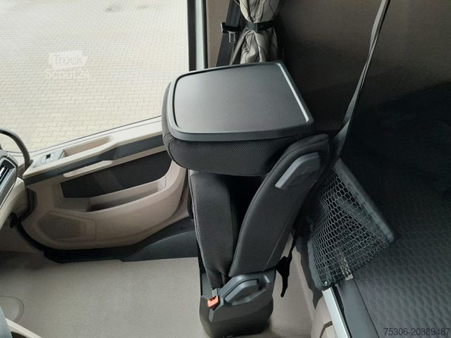 Standardowy ciągnik siodłowy DAF XG 480 FT