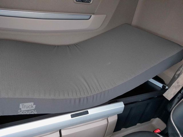 Standardowy ciągnik siodłowy DAF XG+ 480 FT