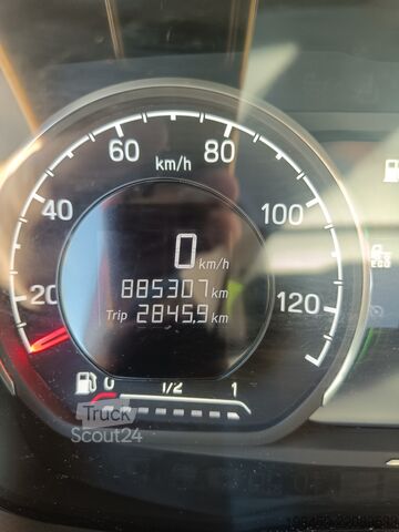 Kamion sa ravnom platformom i ceradom SCANIA G 320