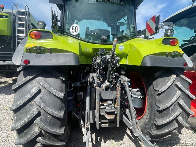 Traktör CLAAS ARION 650