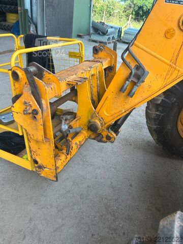 Teleskopický nakladač JCB 535-95