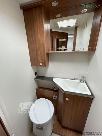 Polointegrovaný obytný vůz PILOTE Pacific P700C Essentiel Solar / Markise / Navi /