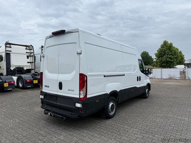Furgoneta de caja alta IVECO Daily 35S16V Klima, PDC,Tacho, AHK, RD 3520mm