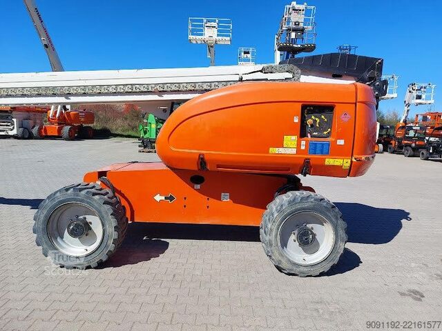 Teleskooppinen alusta JLG 660SJ