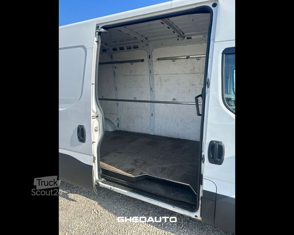 Minibus IVECO Daily V 35.16 E6 2016 - daily 35 S16 V H3 4100 E6