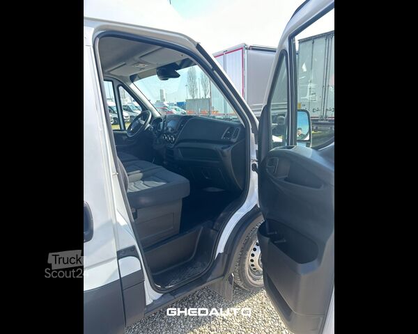 Minibus IVECO Daily V 35.16 E6 2016 - daily 35 S16 V H3 4100 E6