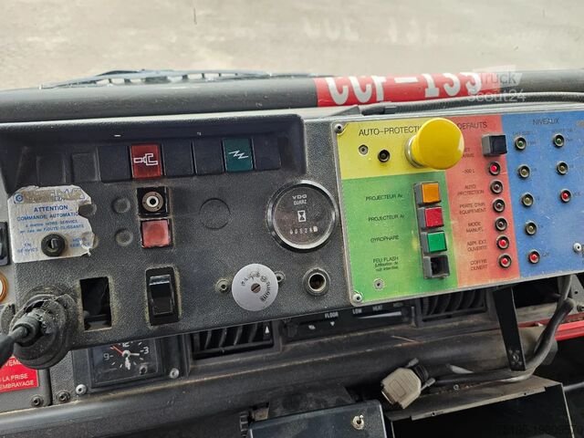 Véhicule de lutte contre les incendies Renault M210 Arbois 3500L