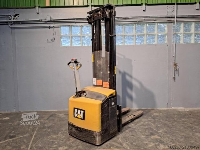 Handmatige stapelaar Caterpillar NSP16N